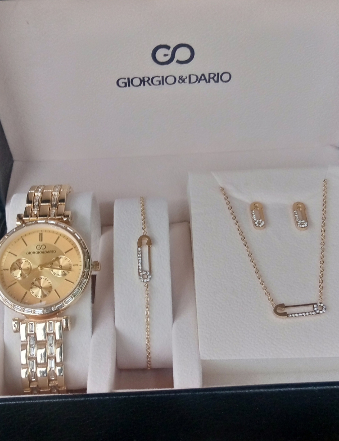 Femme - Coffret Montre et bijoux epingle en or.jpeg